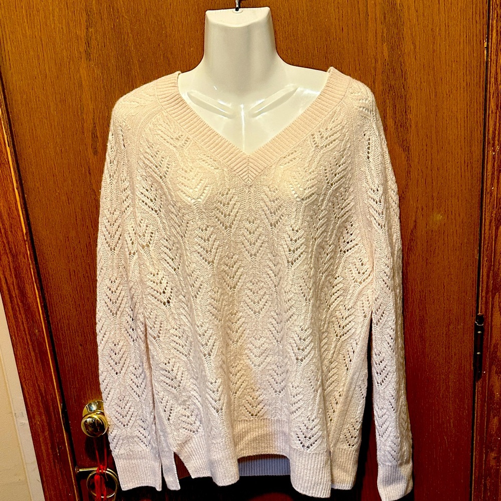 Bloomingdale's Elegant Cream V-Neck Sweater cashmere c xl